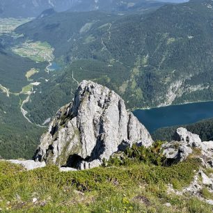 Výhledy na jezero Gosausee z feraty Intersport Donnerkogel Klettersteig, Solná komora, Salzkammergut, rakouské Alpy. Foto Jana Souralová