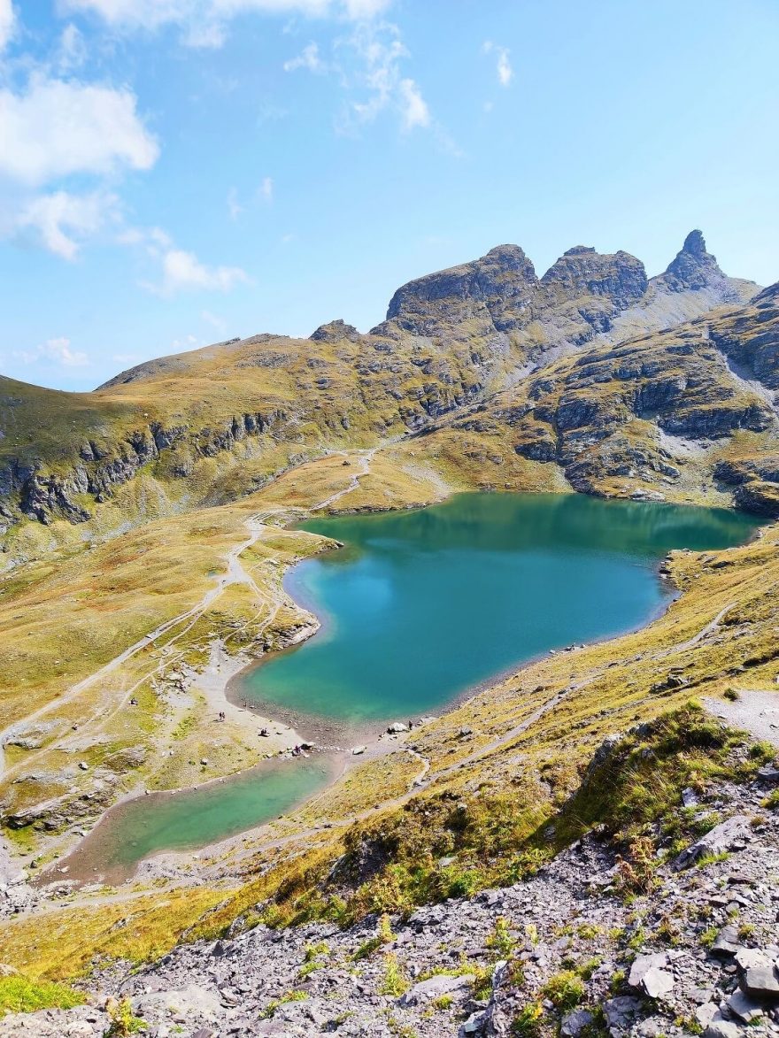 Pohled na Schwarzsee. Okruh kolem 5 jezer, Pizol, 5-Seen-Wanderung, švýcarské Alpy