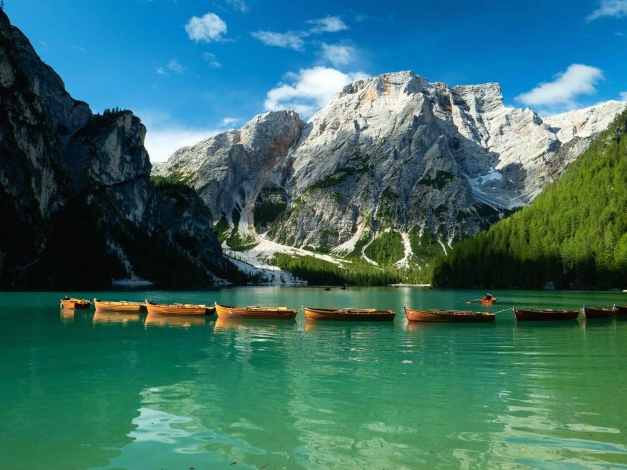 Malebné jezero Lago di Braies, Dolomity, italské Alpy. Foto Michaela Hrdá