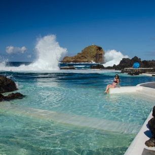 Přírodní bazény v Porto Moniz, Madeira.