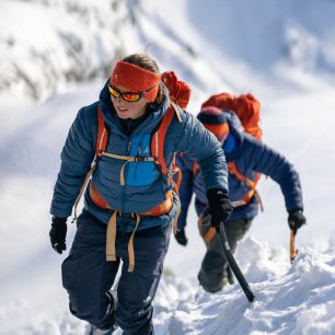 Technická péřová bunda Mountain Equipment Baltoro Jacket obstojí i v extrémních podmínkách.