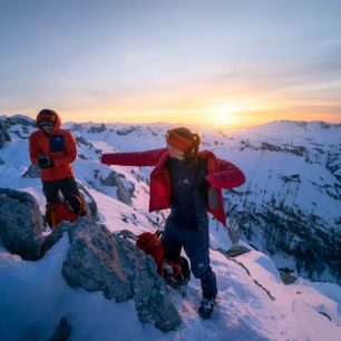 Technická péřová bunda Mountain Equipment Baltoro Jacket obstojí i v extrémních podmínkách.