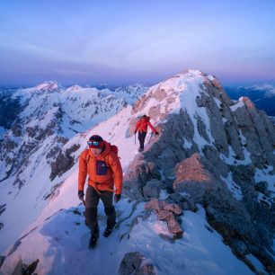 Technická péřová bunda Mountain Equipment Baltoro Jacket obstojí i v extrémních podmínkách.