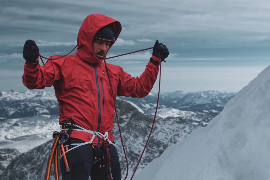 Bunda High Point CLIFF ve svém přirozeném prostředí.