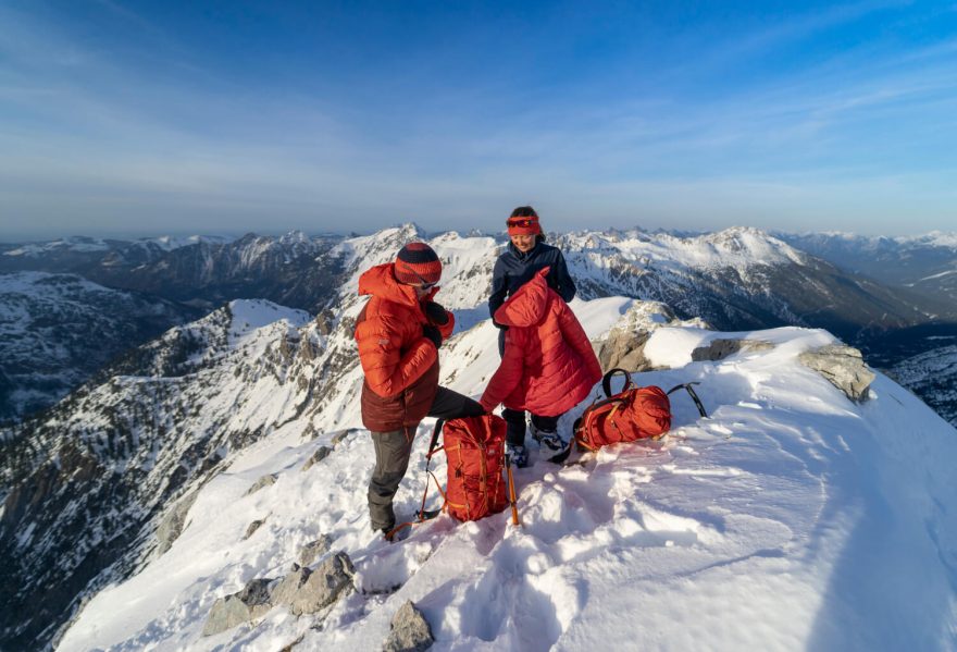 Technická péřová bunda Mountain Equipment Baltoro Jacket obstojí i v extrémních podmínkách.