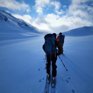 Klíčovým tématem programu Ski & Snowboard Guide Training na Whistler Adventure School je problematika lavin.