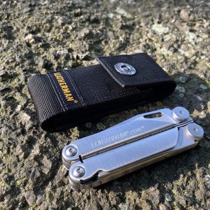 MULTITOOL LEATHERMAN CURL - ve složeném stavu včetně pouzdra.