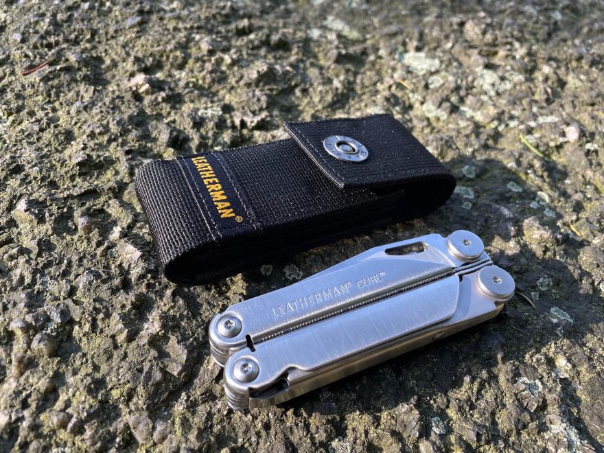 MULTITOOL LEATHERMAN CURL - ve složeném stavu včetně pouzdra.