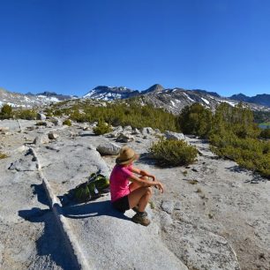 Panoramata v sedle nad jezerem Evelyn, Yosemite NP, USA