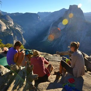 Snídáme na vyhlídce Glacier Point. Yosemite Valley, Kalifornie, USA