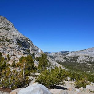 Stoupání do Vogelsang Pass. Yosemite NP, USA