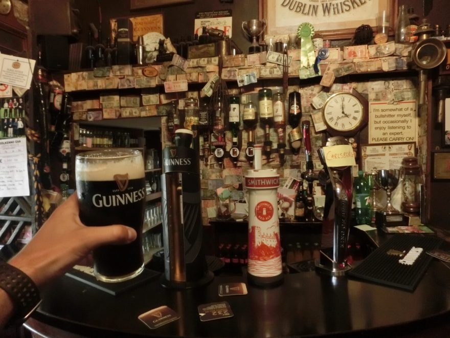 Odměna v podobě piva Guiness. Wicklow Way, nejstarší dálkový trek v Irsku