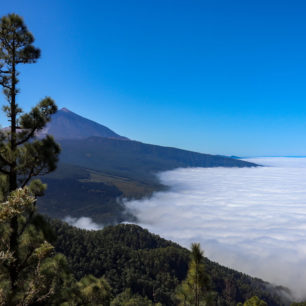 Vulkán Pico del Teide dominuje výhledů na trase GR 131 na ostrově Tenerife.