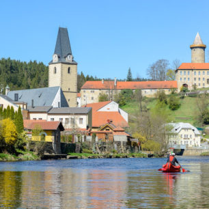 Pohled na kostel sv. Mikuláše z Vltavy, Stezka středozemím, Via Czechia