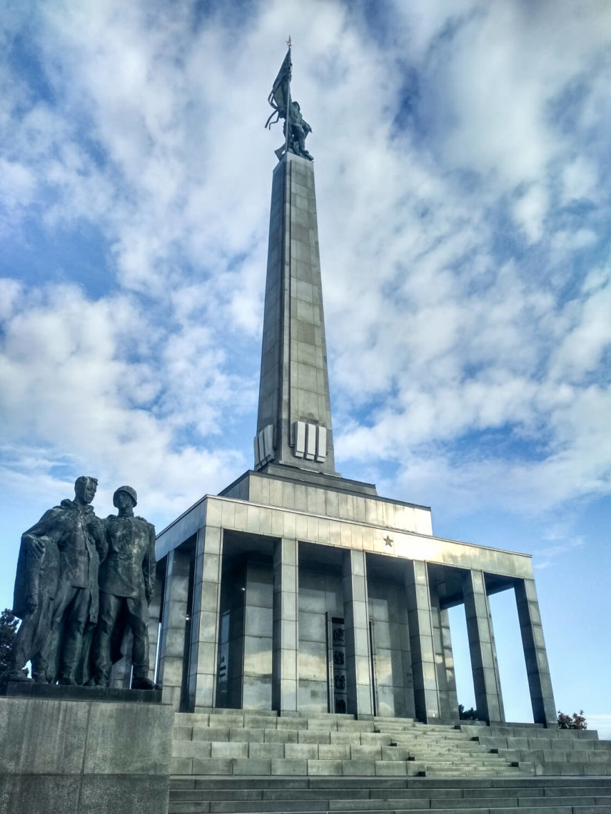 Památník na vrcholku Slavín nad Bratislavou připomíná sovětské vojáky padlé ve 2. světové válce.