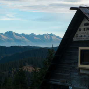 Útulna Andrejcová stojí pod stejnojmenný horským sedlem (1420 m) ve východní části Nízkých Tater. Slovensko