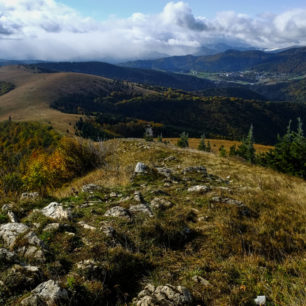 Západní část hřebene Nízkých Tater. Cesta hrdinů SNP. Slovensko.