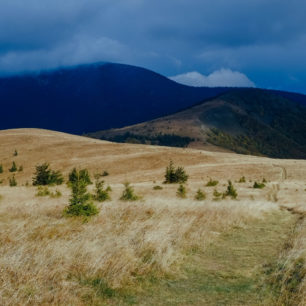 Západní část hřebene Nízkých Tater. Cesta hrdinů SNP. Slovensko.