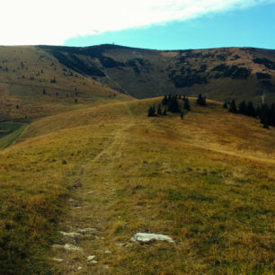 Cesta na vrchol Krížna (1574 m), Velká Fatra. Cesta hrdinů SNP, Slovensko.