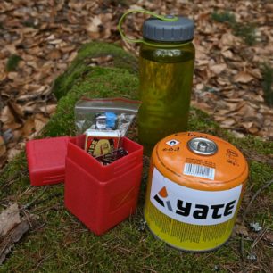 Do obalu lze přidat například zapalovač nebo sirky - YATE MOUNTAINEER