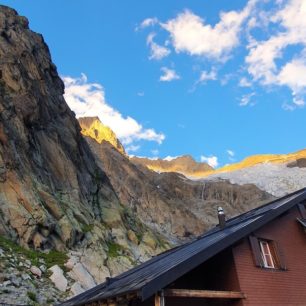 Náročný traverz čtyřtisícovek Schreckhorn a Lauteraarhorn ve Švýcarsku