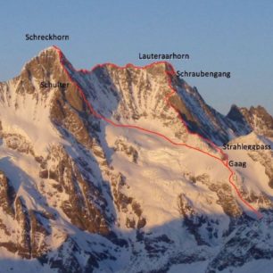 Náročný traverz čtyřtisícovek Schreckhorn a Lauteraarhorn ve Švýcarsku