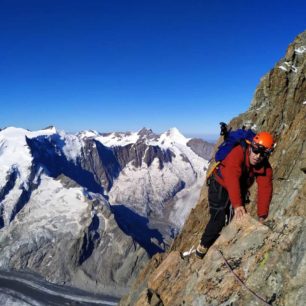 Náročný traverz čtyřtisícovek Schreckhorn a Lauteraarhorn