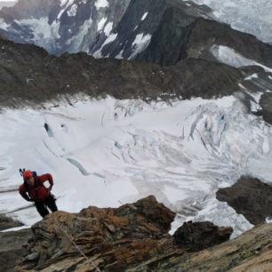 Náročný traverz čtyřtisícovek Schreckhorn a Lauteraarhorn ve Švýcarsku