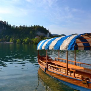 Ikonou Slovinska je půvabné jezero Bled v podhůří Julských Alp a Karavanek.