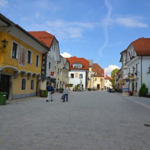 Malebné historické městečko Radovljica nedaleko Bledu. Slovinsko.