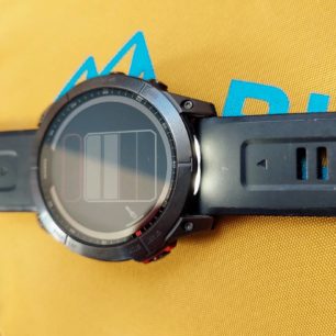 LED světlo na hodinkách GARMIN FÉNIX 7X SOLAR