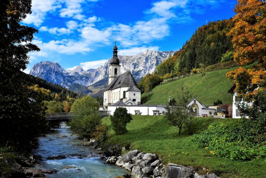 Kostelík ve vesnici Ramsau bei Berchtesgaden.