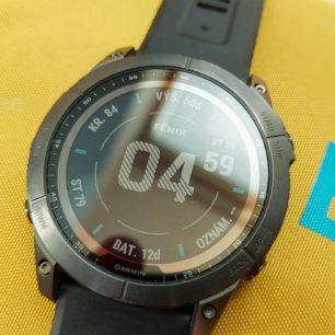 Úvodní obrazovku lze opravdu hodně přizpůsobit potřebám uživatelů - GARMIN FÉNIX 7X SOLAR