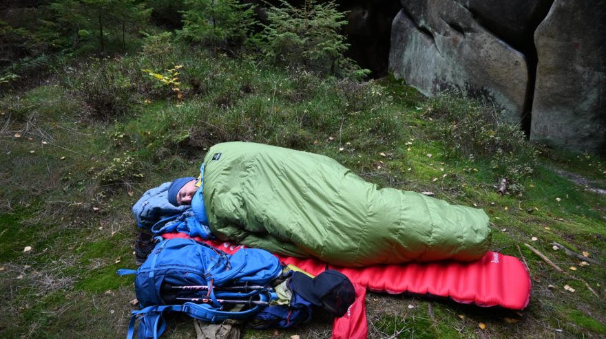 Karimatka WARG RADON MUMMY 5 poskytuje komfort i při spaní na boku