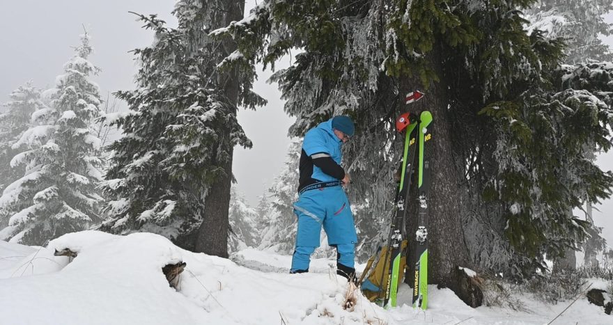 Zateplování bundou NORTHFINDER Ohniste je možno doplnit ještě šortkami KOSIARE