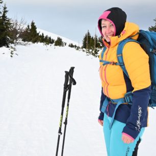 V bundě NORTHFINDER OPALENA s úsměvem