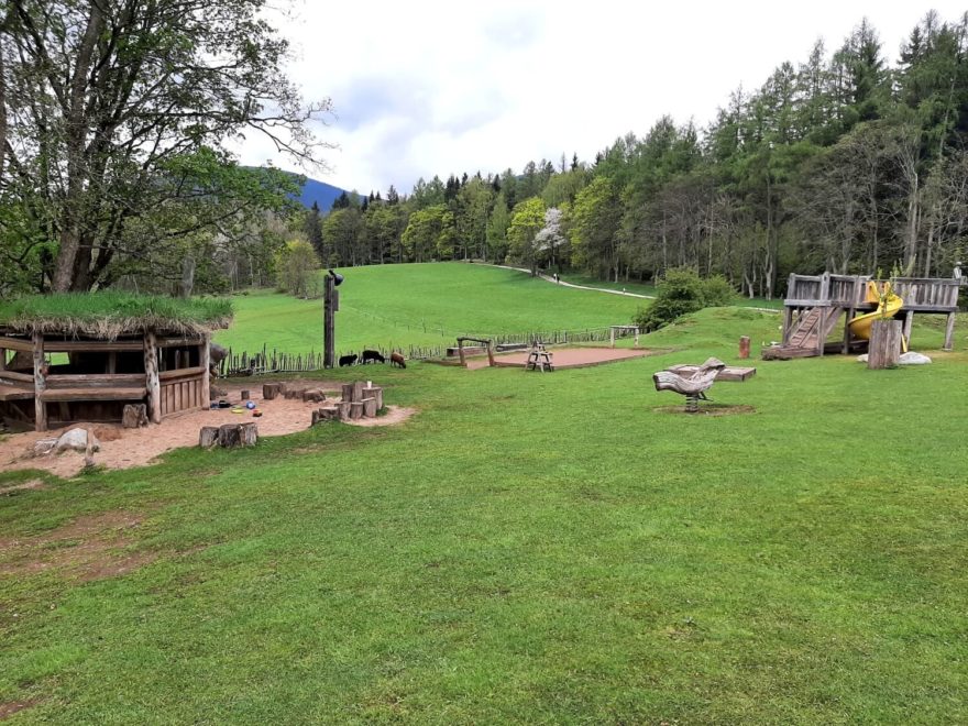 Farmapark Muchomůrka, zookoutek s hřištěm, Krkonoše.