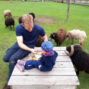 Farmapark Muchomůrka, zookoutek s hřištěm, Krkonoše.