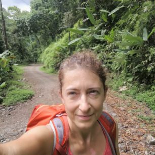 Monika Poláková při cestě napříč Kostarikou od Karibiku k Pacifiku
