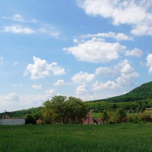 Ctiněves a Říp na poutní cestě Blaník–Říp