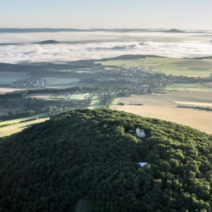 Vrchol hory Říp, poutní cesta Blaník–Říp