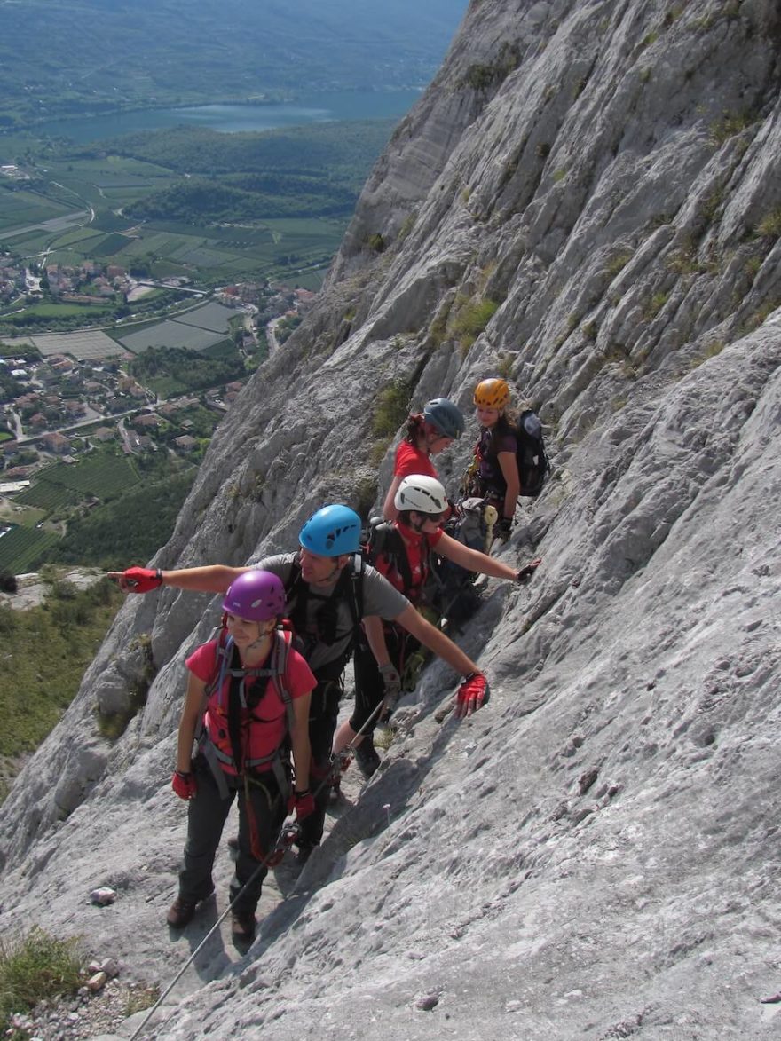 Che Guevara je ferata v okolí Lago di Garda, vede majestátní stěnou, ve které strávíte čtyři hodiny a vystoupáte 1200 výškových metrů