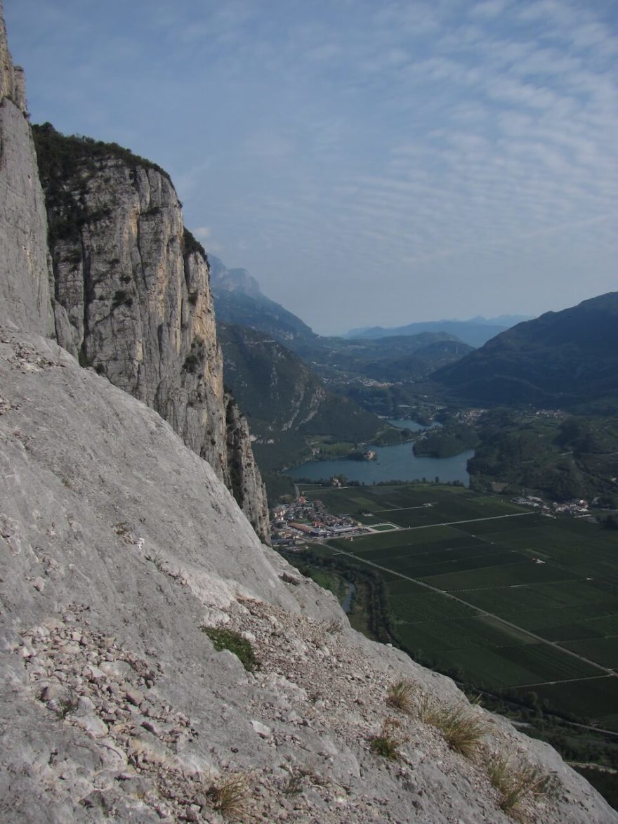 Che Guevara je ferata v okolí Lago di Garda, vede majestátní stěnou, ve které strávíte čtyři hodiny a vystoupáte 1200 výškových metrů