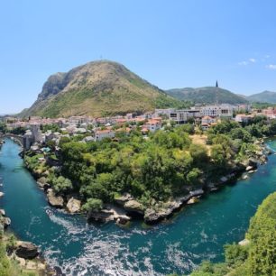 Městem Mostar protéká azurová řeka Neretva. Bosna a Hercegovina. Foto: Vilda Dvořák ml.