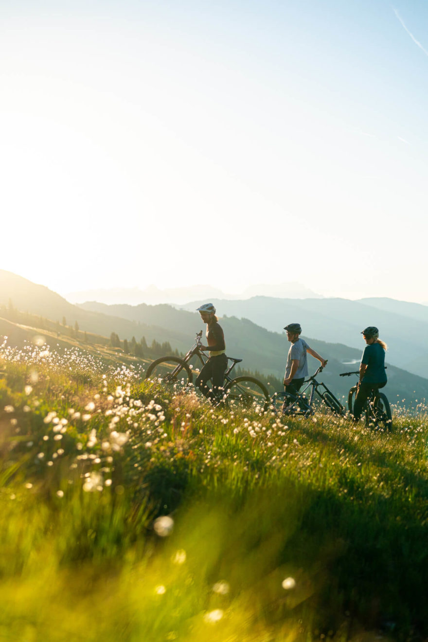 Saalbach Hinterglemm - největší rakouský bike region - nabízí požitek z jízdy pro bikery všech úrovní. Kitzbühelské Alpy, Rakousko.