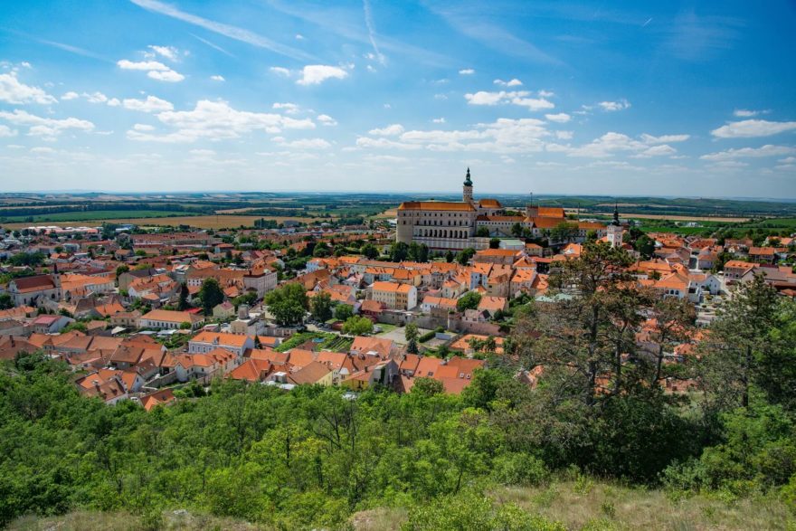 Mikulov ze Sv. Kopečku. Pálava, Morava