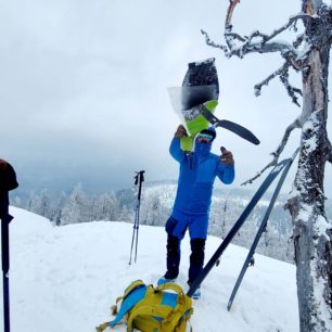 Nalepit pásy a jde se dál v bundě NORTHFINDER BESKYDOK