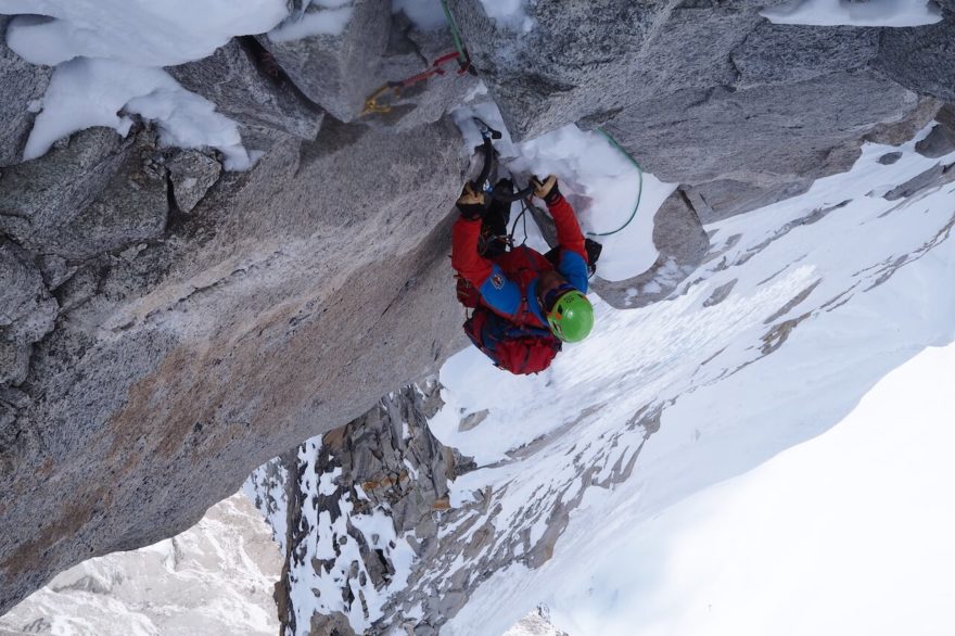 Spolu s Jardou Bánským se Háčkovi podařil první výstup od severu na Kangchung Shar (6083 m). Cestu pojmenovali „Ádův nebeský traverz“ jako vzpomínku na Jardova strýce a náčelníka Horské služby Krkonoše, Adolfa Klepše.