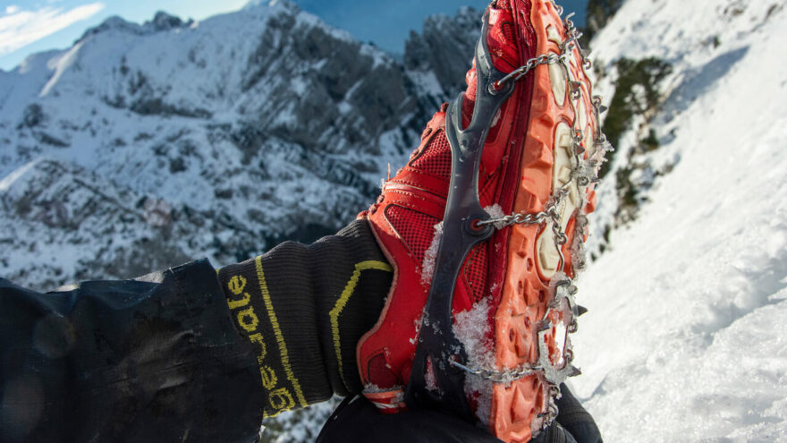 Zimní tuning bot Altra Lone Peak - voděodolné ponožky a nesmeky (Viktorka Rys)