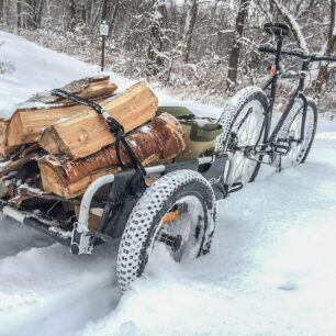 BURLEY Flatbed: nákladní vozík za kolo s nosností až 45 kg.